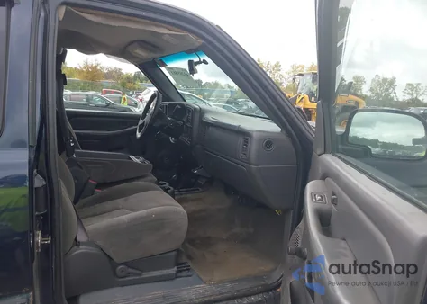 2005 Chevrolet Silverado 1500 z USA, uszkodzony, nr VIN 1GCEK19Z55Z239635